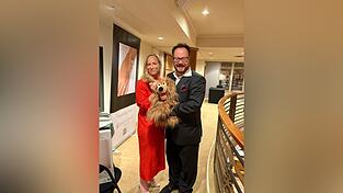 Die Niederländische Prinzessin „Her Royal Highness Margherita de Bourbon de Parme“ schloss sowohl Zauberer Max Schneider als auch seinen Bauchredner-Hund René ins Herz. Die Niederländische Prinzessin „Her Royal Highness Margherita de Bourbon de Parme“ schloss sowohl Zauberer Max Schneider als auch seinen Bauchredner-Hund René ins Herz.