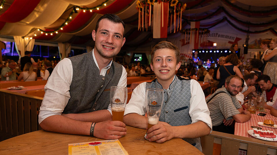 Die Partybilder vom Donnerstag, 17. August 2023, aus dem Festzelt Greindl. Die Partybilder vom Donnerstag, 17. August 2023, aus dem Festzelt Greindl.