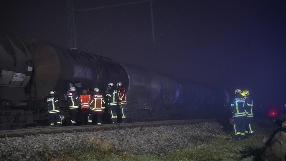 Ein Notfallmanager der Deutschen Bahn koordinierte das kontrollierte Abkühlen der Bremsen. Ein Notfallmanager der Deutschen Bahn koordinierte das kontrollierte Abkühlen der Bremsen.