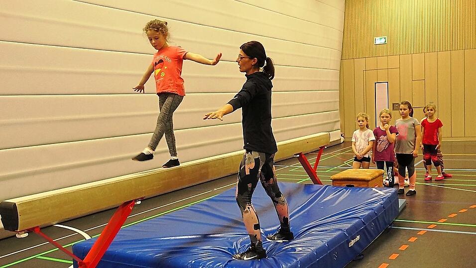 Wie wär's mit Übungen am Schwebebalken? Wie wär's mit Übungen am Schwebebalken?