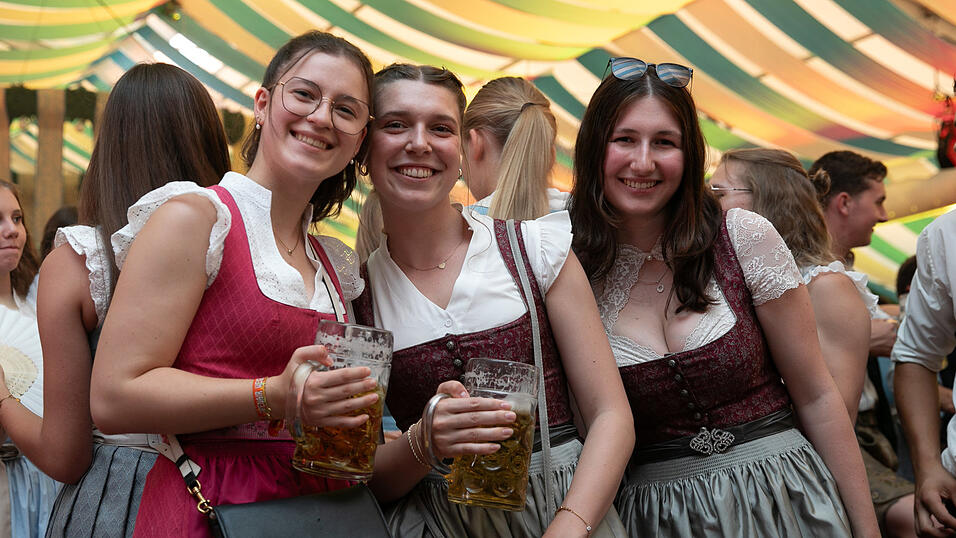 Die Partybilder vom Montag, 11. August, aus dem Festzelt Wenisch. Die Partybilder vom Montag, 11. August, aus dem Festzelt Wenisch.
