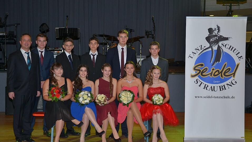 Die Bilder vom Abschlussball der Tanzschule Seidel in der Fraunhofer-Halle am 28. November. Die Bilder vom Abschlussball der Tanzschule Seidel in der Fraunhofer-Halle am 28. November.