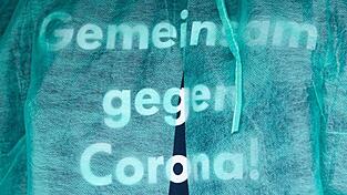 In Deutschland sind erst etwa 43 Prozent der Gesamtbevölkerung vollständig geimpft.