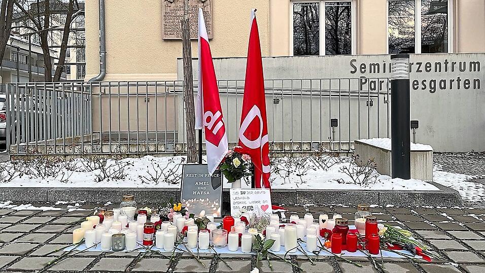 Vor dem Gewerkschaftshaus gedachte Verdi der Opfer des Anschlags auf eine Streikdemo in M&uuml;nchen am vergangenen Donnerstag.