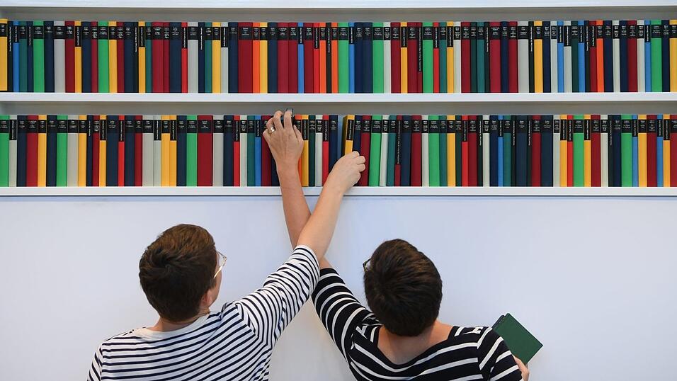 Wir stellen dir fünf Bücher vor, mit denen du dein Leben grüner gestalten kannst. Wir stellen dir fünf Bücher vor, mit denen du dein Leben grüner gestalten kannst.