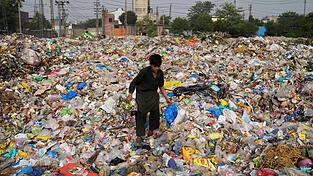 Plastikabfall wird auch exportiert und sorgt in vielen Entwicklungsländern für Probleme. (Archivbild)