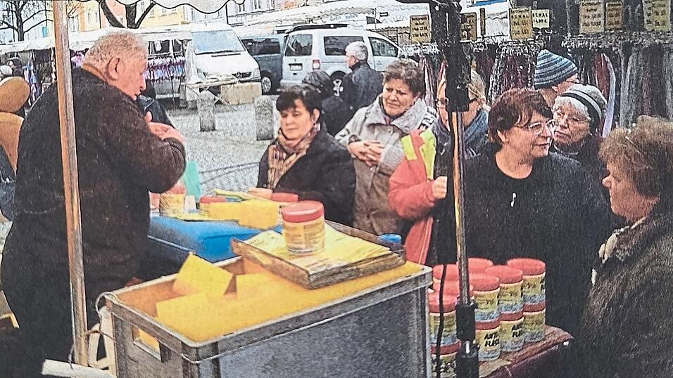 Auch 2016 war das Interesse der Bev&ouml;lkerung trotz des Regens gro&szlig;.