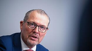 Arbeitgeberpr&auml;sident sieht einen m&uuml;hsamen Weg zur&uuml;ck zu alter St&auml;rke.