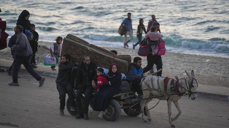 Unbest&auml;tigten pal&auml;stinensischen Berichten zufolge wurden trotz der geltenden Waffenruhe erneut mehrere Menschen bei einem israelischen Angriff get&ouml;tet.