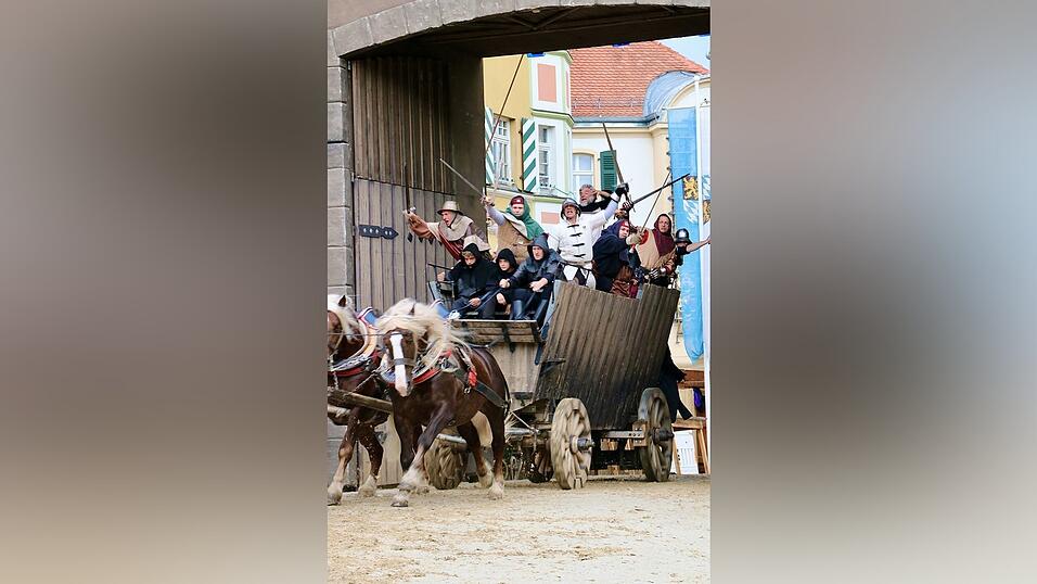 Eindr&uuml;cke von der Gruppe 'blau', die am Freitagabend die Drachenstich-Premiere gespielt hat.
