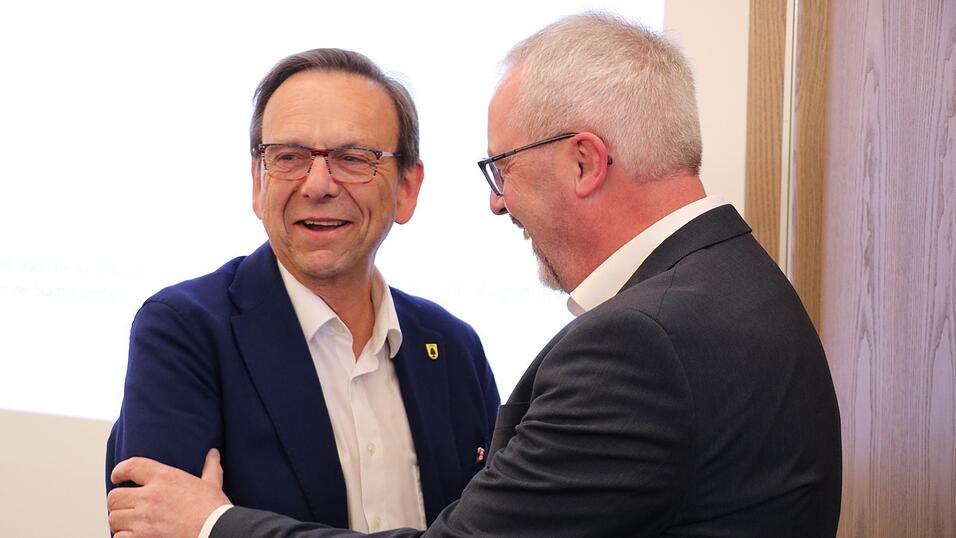 B&uuml;rgermeister Franz Wittmann und sein Nachfolger Hans Greil.