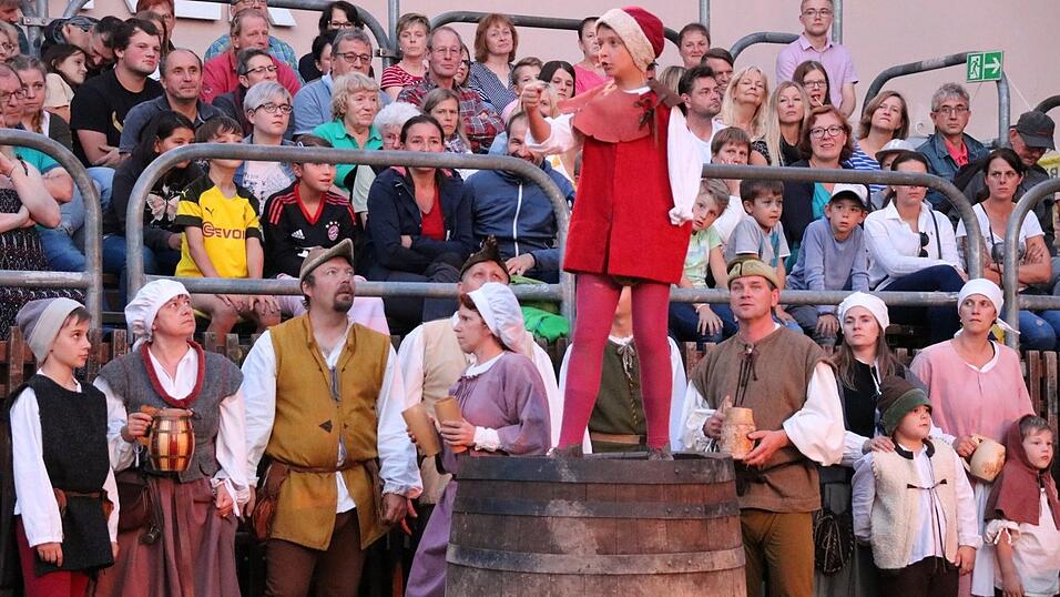 Bilder der Gruppe 'Gr&uuml;n' des Drachenstich-Festspiels.