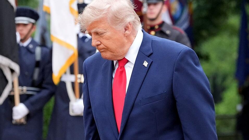Gericht prüft Trumps umstrittenen Vergleich. (Archivbild) Gericht prüft Trumps umstrittenen Vergleich. (Archivbild)