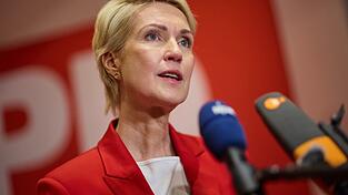 Die Gremien der SPD Mecklenburg-Vorpommern haben für Koalitionsverhandlungen mit Linke und Grünen gestimmt. Die Gremien der SPD Mecklenburg-Vorpommern haben für Koalitionsverhandlungen mit Linke und Grünen gestimmt.