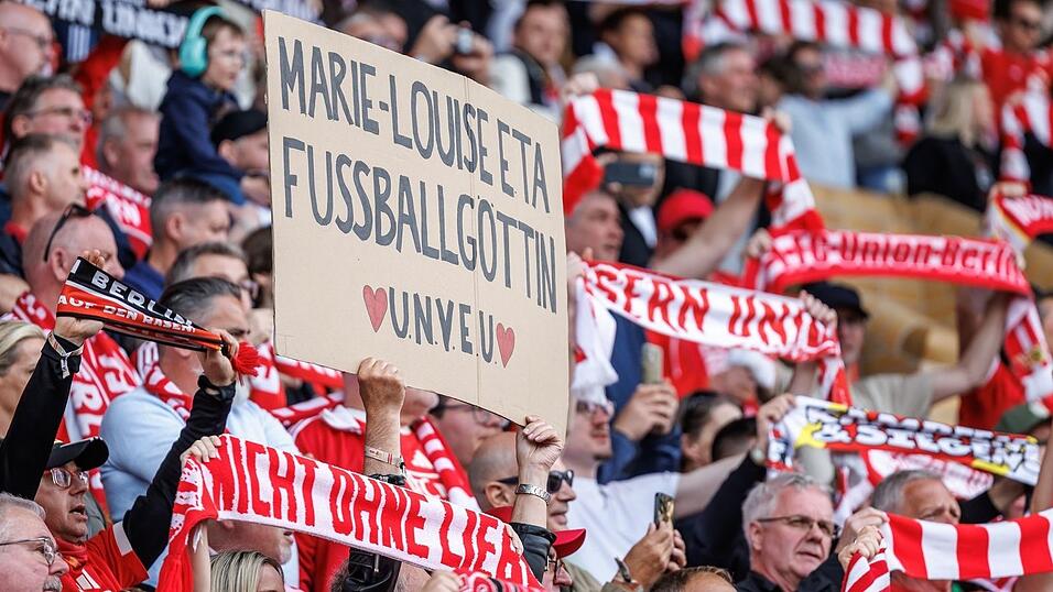 Die Union-Fans begr&uuml;&szlig;ten &laquo;Fu&szlig;ballg&ouml;ttin&raquo; Marie-Louise Eta.