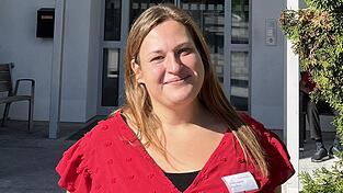 Anja Fehler ist stellvertretende Pflegedienstleitung im Haus Marienthal und hat mit ihrer Arbeit ihre Berufung gefunden. Anja Fehler ist stellvertretende Pflegedienstleitung im Haus Marienthal und hat mit ihrer Arbeit ihre Berufung gefunden.