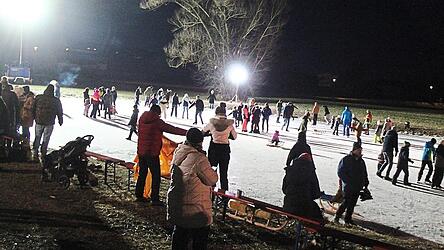 Nur wenig Grad unter Null und kein Wind: ideales Wetter, um Winterfreuden auf dem Eis zu genie&szlig;en.