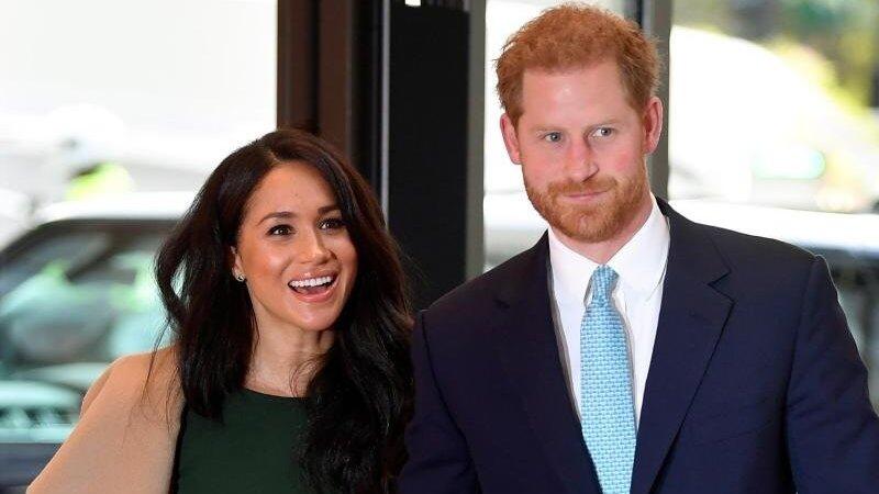 Nach dem R&uuml;ckzug d&uuml;rfen sich Prinz Harry und seine Frau, Herzogin Meghan, nicht l&auml;nger 'K&ouml;nigliche Hoheit' nennen (Archiv).