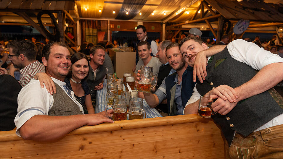 Die Partybilder vom Freitag, 18. August 2023, aus dem Festzelt Reisinger. Die Partybilder vom Freitag, 18. August 2023, aus dem Festzelt Reisinger.