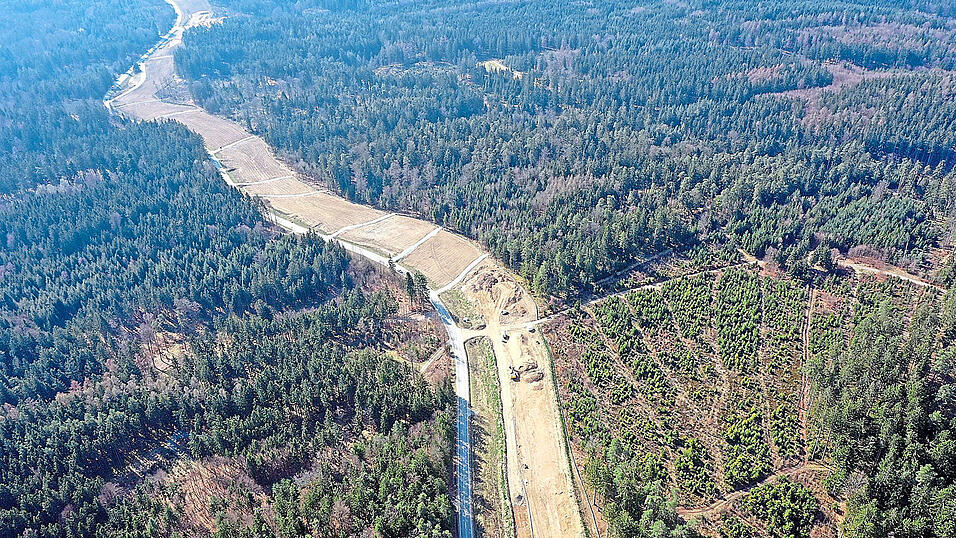 Zwischen Wiesent und Brennberg zieht sich eine Schneise durch die Landschaft.