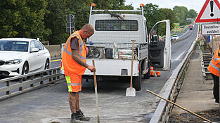 F&uuml;r die Erneuerung der Fahrbahn ist an den jeweiligen Anschlussstellen eine Bedarfsumleitung eingerichtet. (Symbolbild)