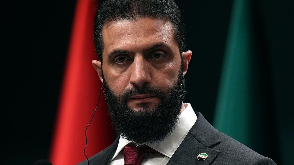 Syriens Übergangspräsident ruft alle Seiten zur Zurückhaltung auf. (Archivbild)