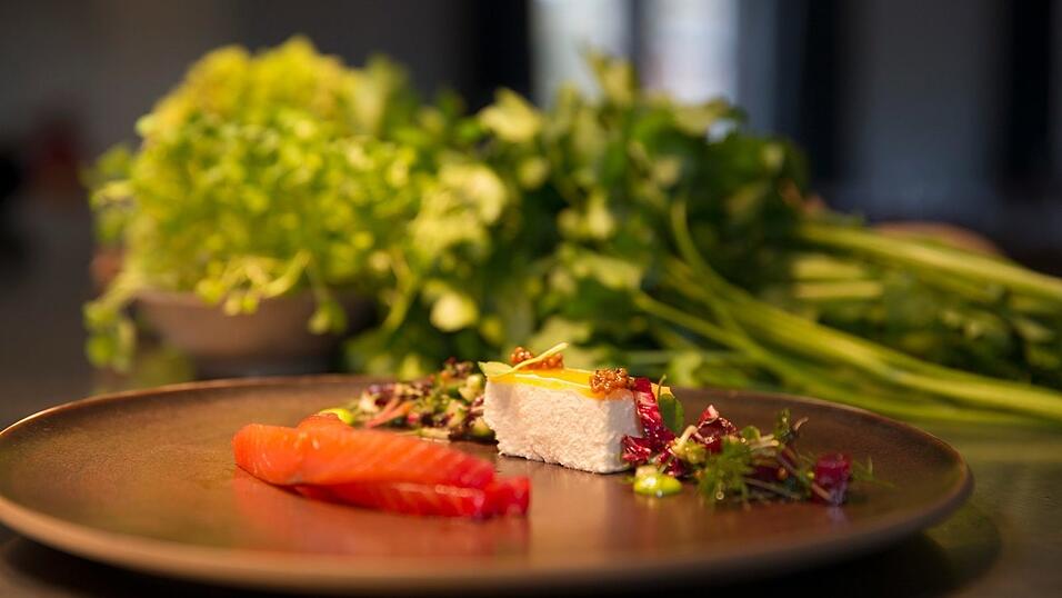 Im Rauchensteiner Haus in Landshut gibt es Rote Beete Lachs mit Merretichmousse.