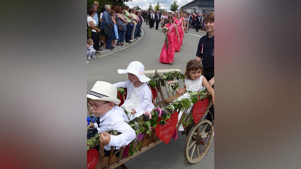 Ein Kavalier schiebt an.