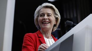 Ursula von der Leyen muss sich einem Misstrauensvotum stellen.