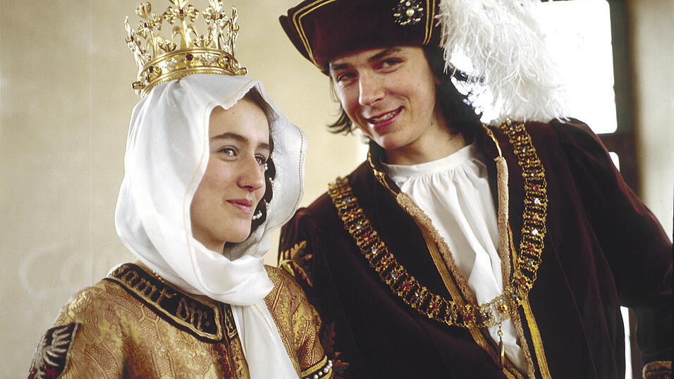 Das 40. Brautpaar der Landshuter Hochzeit wurde am Montag vorgestellt. Damit reiht es sich in eine Schar illustrer Paare ein. Eines von ihnen hat sogar geheiratet.