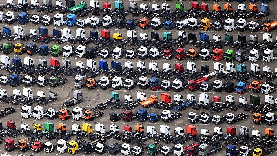 Der Absatz von Mercedes-Benz Trucks ist zuletzt gesunken. (Archivbild)