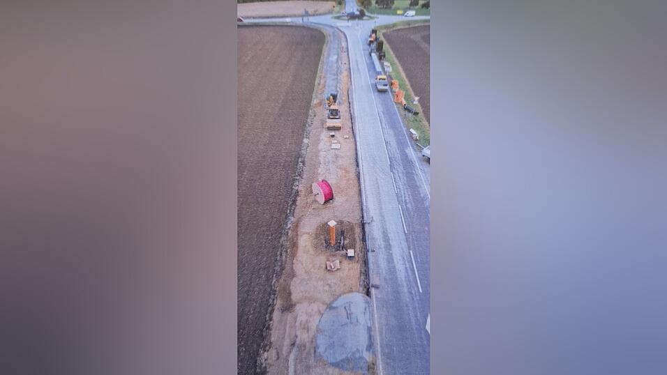 Geplant war ein Ende der Sperrung am Freitag, 21. November. Einige Unwägbarkeiten führten dazu, dass die Strecke bis Freitag, 5. Dezember gesperrt bleibt. Geplant war ein Ende der Sperrung am Freitag, 21. November. Einige Unwägbarkeiten führten dazu, dass die Strecke bis Freitag, 5. Dezember gesperrt bleibt.