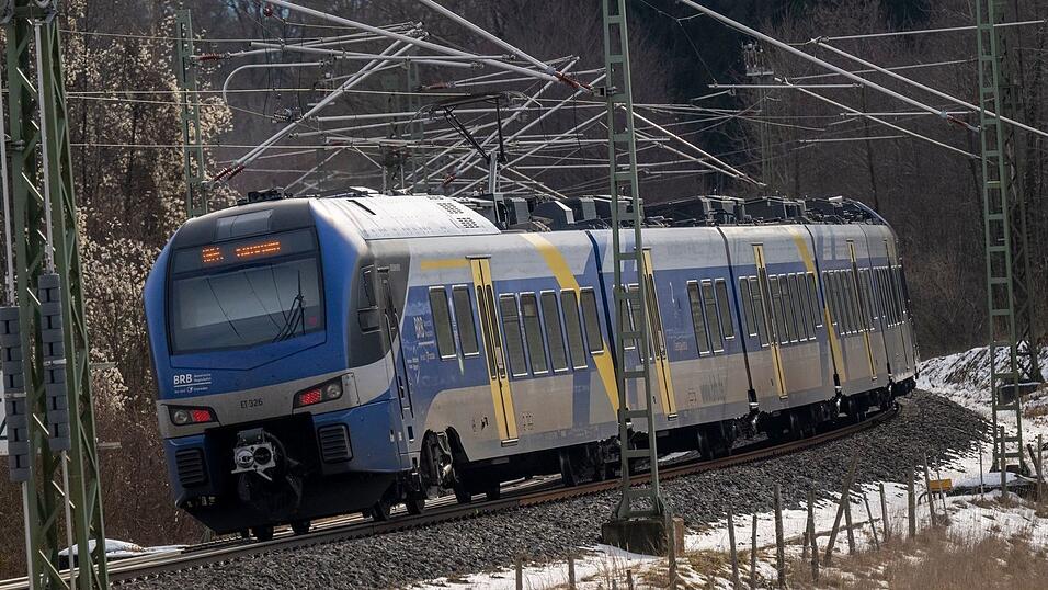 Auf der Strecke der Mangfallbahn kommt es derzeit zu kr&auml;ftigen Einschr&auml;nkungen. (Archivbild)