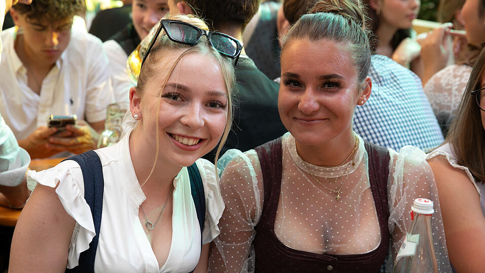 Echte Blasmusikfans lie&szlig;en sich den Montagabend im Festzelt Weckmann nicht entgehen.