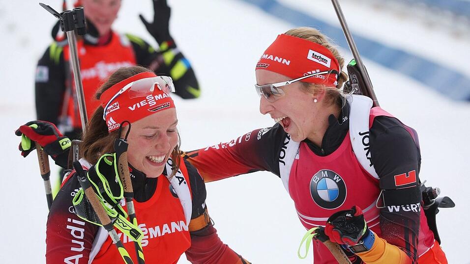 Laura Dahlmeier (l) und Franziska Preuß (r) kamen 2013 in den Weltcup. (Archivfoto)