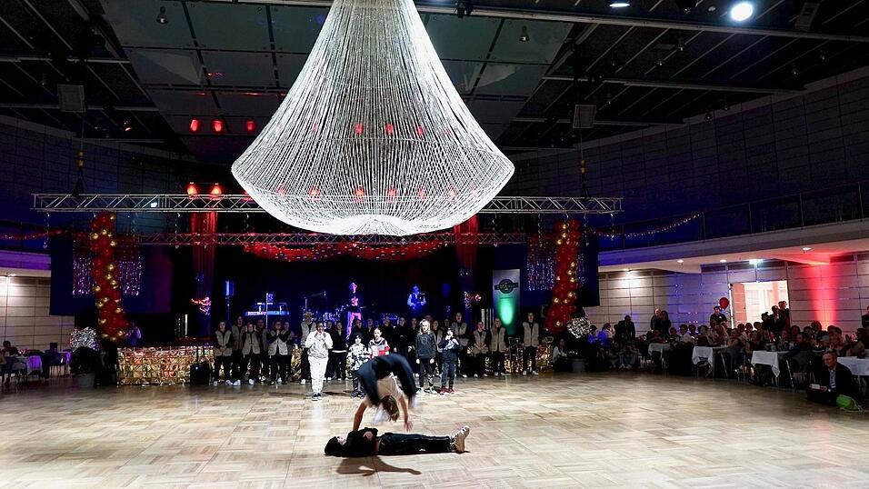 Mit dem SPD-Ball wurde am Samstag die Ballsaison in Straubing eröffnet. Mit dem SPD-Ball wurde am Samstag die Ballsaison in Straubing eröffnet.