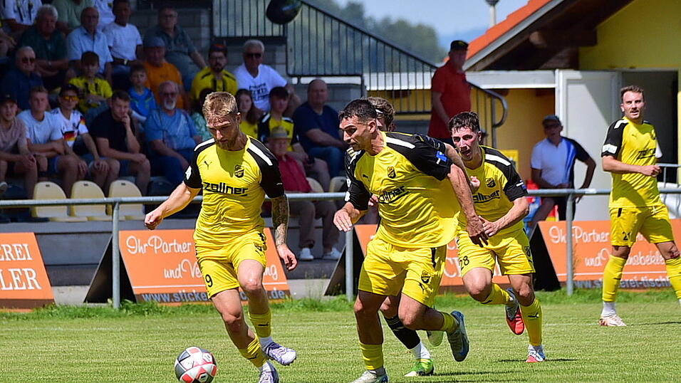 Mit der Leistung des Vilzinger Kaders um Jonas Go&szlig;, Andreas J&uuml;nger, Erol &Ouml;zbay und Tobias Hoch (v.l.) unter dem neuen Trainer Thorsten Kirschbaum kann der Klub zufrieden sein.