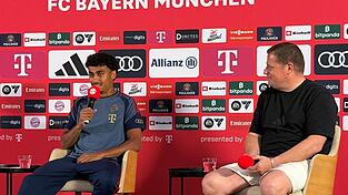 Sportvorstand Eberl (r) und Neuzugang Brown (l) sprechen &uuml;ber Bayern-Ziele.