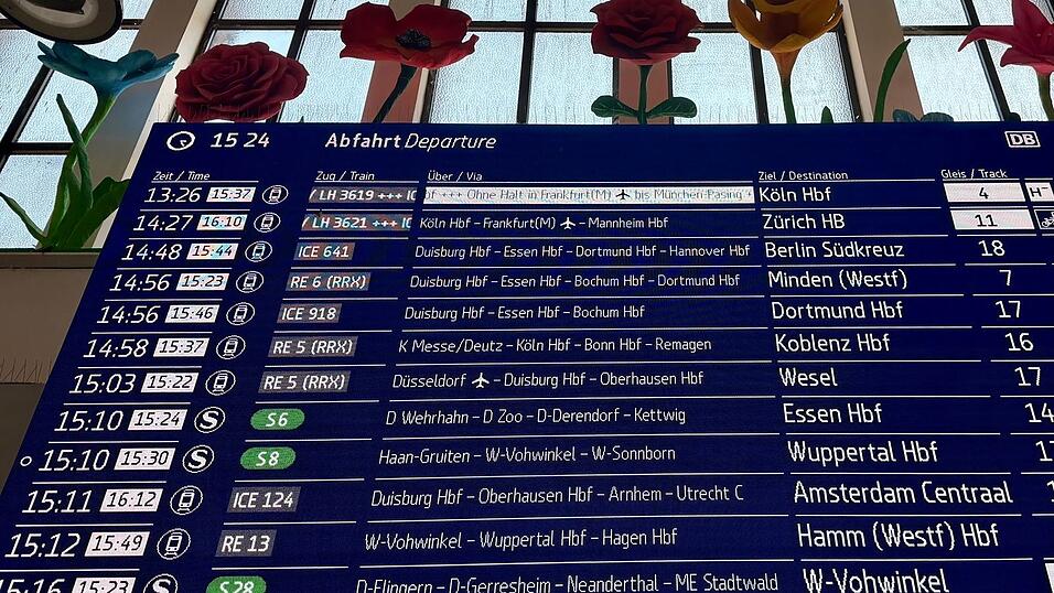 Viele Züge waren stark verspätet. Viele Züge waren stark verspätet.