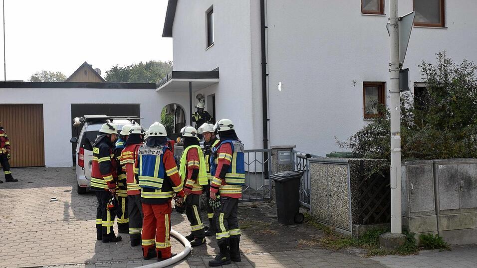Mehrere Feuerwehren wurden zu einem Brand nach Thann in die Pfrombacher Straße gerufen. Mehrere Feuerwehren wurden zu einem Brand nach Thann in die Pfrombacher Straße gerufen.
