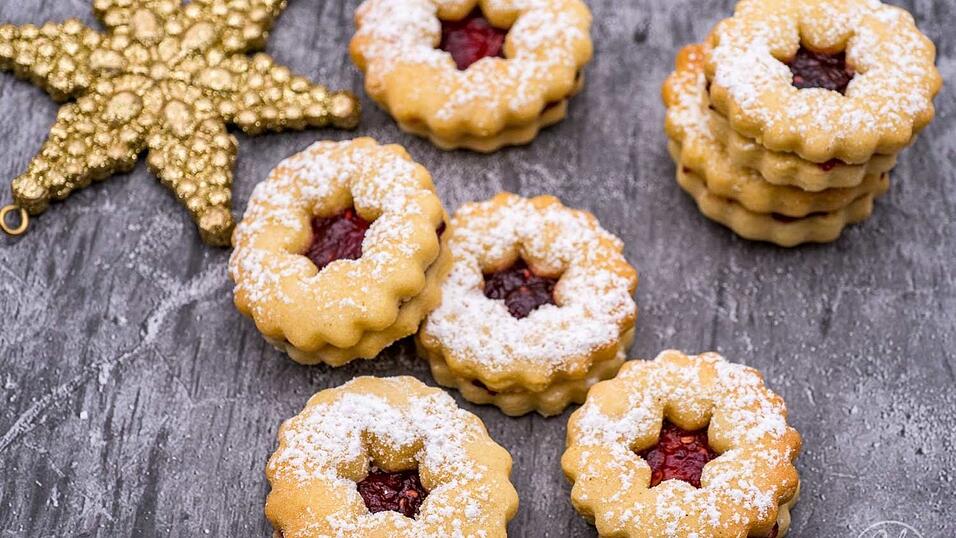 Die Spitzbuben gehören auf jeden Plätzchenteller. Die Foodblogger von cooknsoul.de zeigen, wie man sie backen kann.