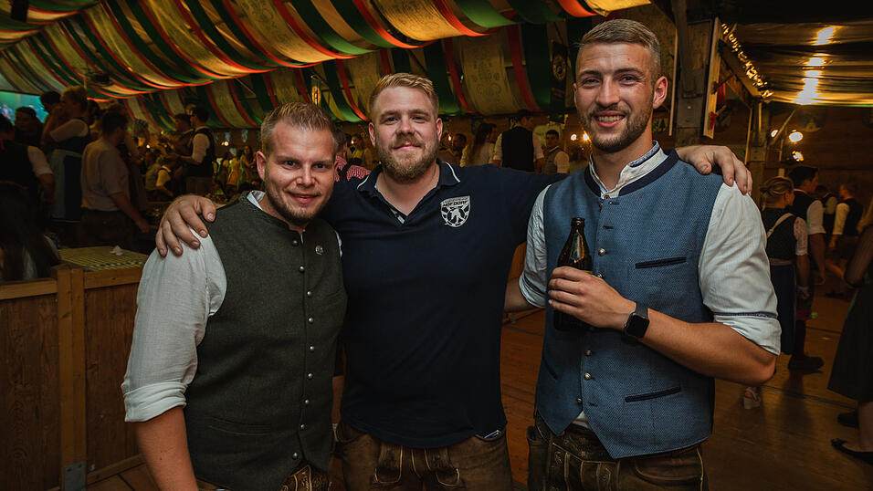 Die Partybilder vom Donnerstag, 15. August 2024, aus dem Festzelt Weckmann. Die Partybilder vom Donnerstag, 15. August 2024, aus dem Festzelt Weckmann.