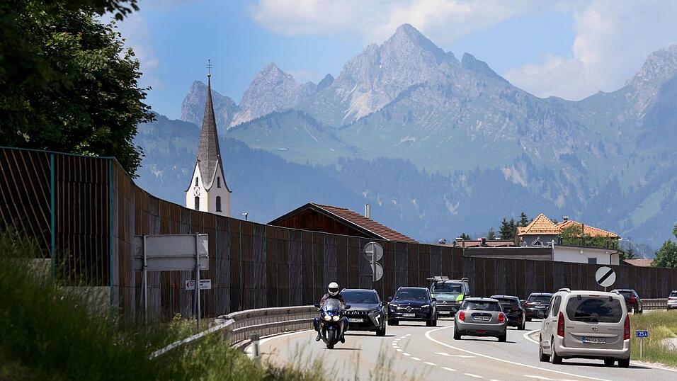 Ab in den Süden - auch der Fernpass ist hier eine beliebte Route. Ab in den Süden - auch der Fernpass ist hier eine beliebte Route.