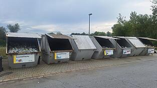 All diese Stoffe in den Containern würden gesammelt in die Gelbe Tonne wandern.