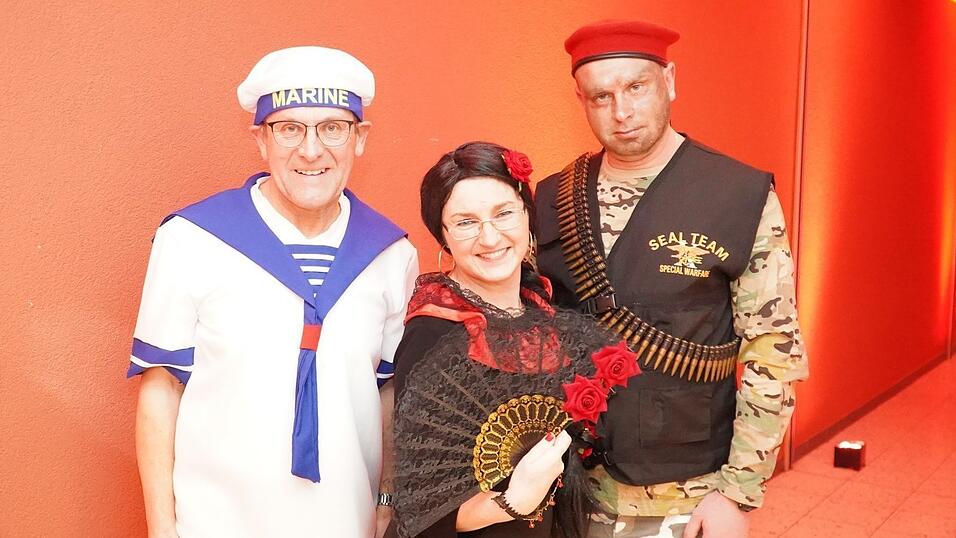 Stadtpfarrer August Lindmeier (l.) kam als Matrose.