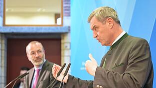 Ambivalentes Verh&auml;ltnis: Manfred Weber und Markus S&ouml;der (beide CSU). (Archivbild)