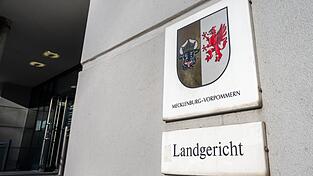 Am Dienstag fiel das Urteil im Totschlagprozess gegen einen 75-J&auml;hrigen aus Waren an der M&uuml;ritz. Er hat seine Ehefrau mit einem Messer get&ouml;tet. (Archivbild)