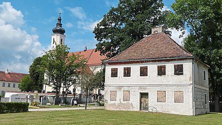 Das Forsthaus im Ort ist dringend sanierungsbed&uuml;rftig - dabei helfen die jetzt zugesagten 480.000 Euro aus dem Sondertopf der Staatsregierung.