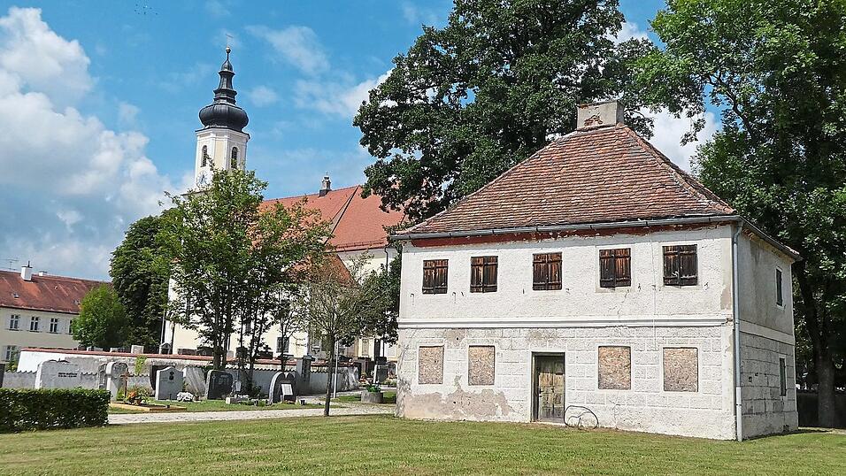 Das Forsthaus im Ort ist dringend sanierungsbed&uuml;rftig - dabei helfen die jetzt zugesagten 480.000 Euro aus dem Sondertopf der Staatsregierung.