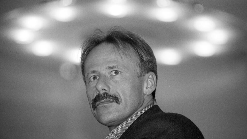 Der Schnauzbart war jahrelang das Markenzeichen von J&uuml;rgen Trittin, wie hier im Jahr 1997.